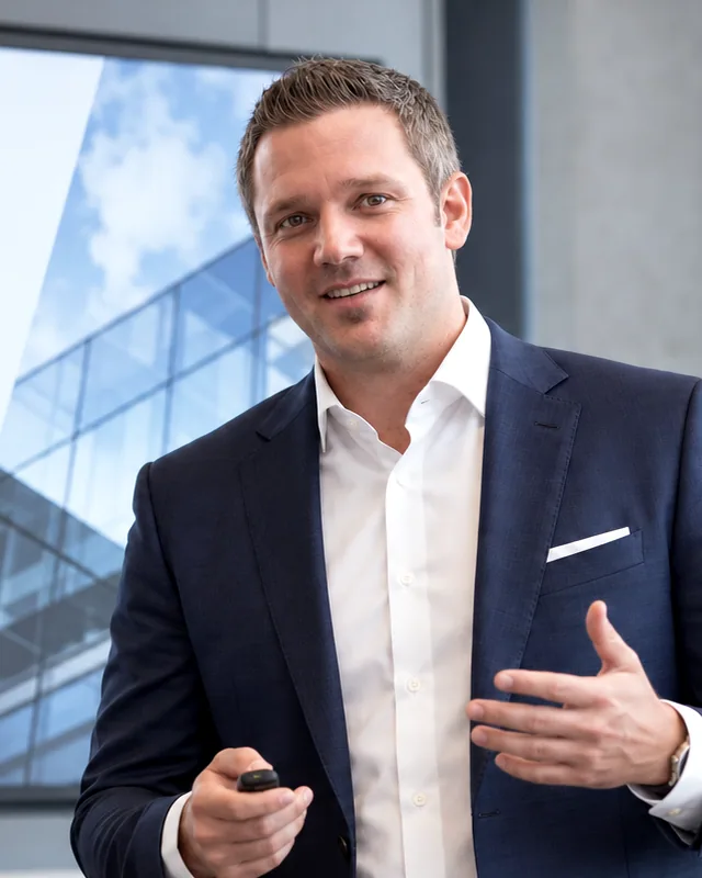 KI-bearbeitetes Bild: Vitus Holzner, Geschäftsführender Gesellschafter von Accelit